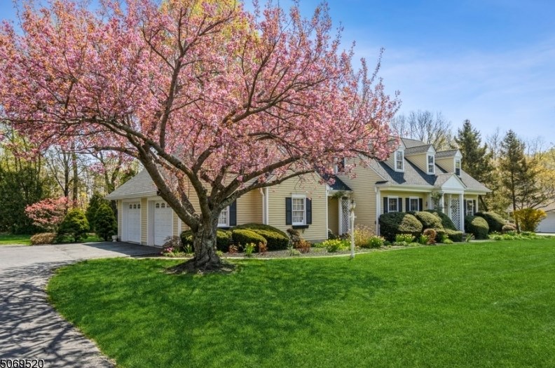 45 Washington Ave, Basking Ridge, NJ 07920-1733