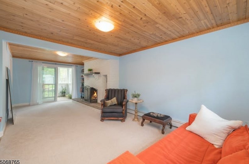 34 Brendona Ave, Stanhope NJ  07874-2117 exterior