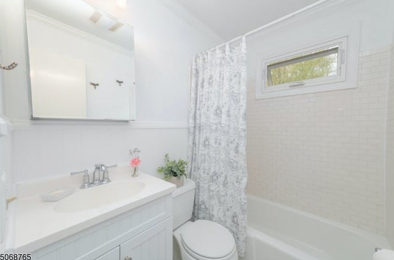 34 Brendona Ave, Stanhope NJ  07874-2117 exterior