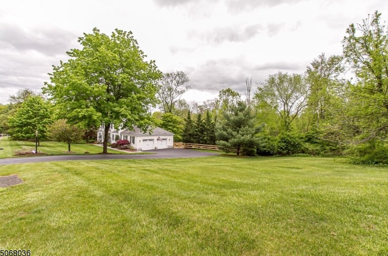 130 Berkeley Cir, Basking Ridge, NJ 07920-2023