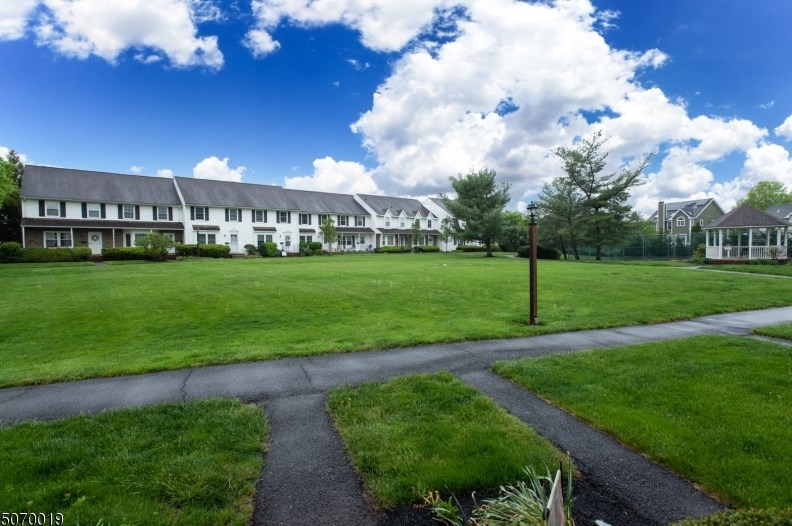 2207 Jamestown Cmn, Millstone, NJ 08844-4327