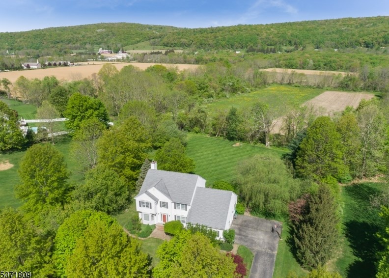 3 Blue Grass Ln, Hackettstown, NJ 07840