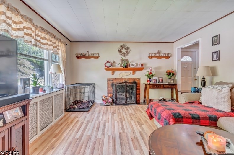 29 Oak St, Bloomingdale, NJ 07403