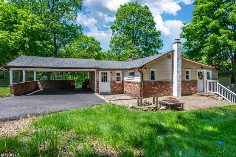 12 Fiddlers Elbow Trail, Kinnelon, NJ 07405