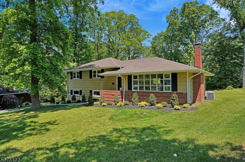 350 Timber Dr, Berkeley Heights, NJ 07922