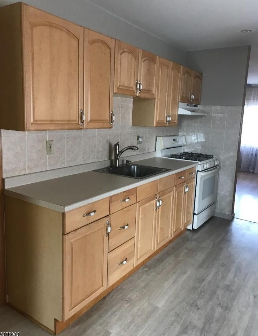 106 Monhegan St, Clifton NJ  07013-2053 exterior