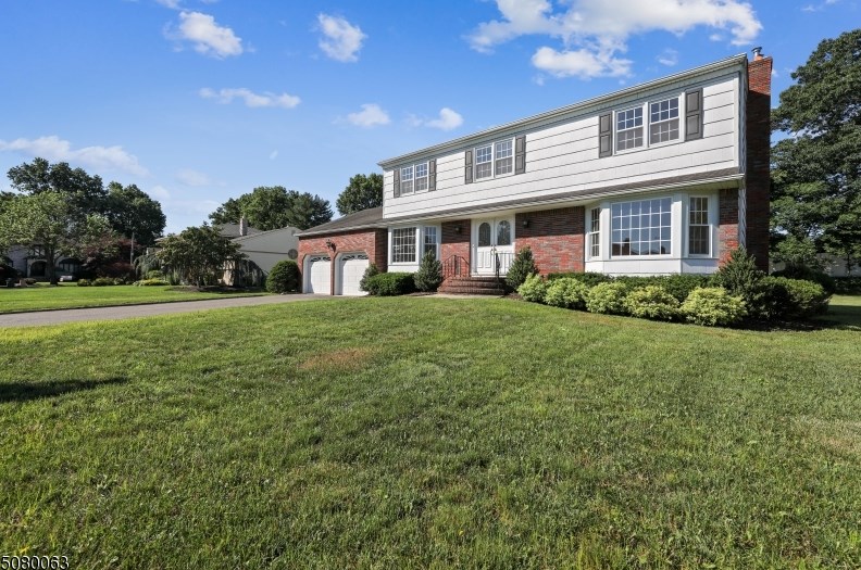 50 Cheri Ln, Fairfield, NJ 07004-1838