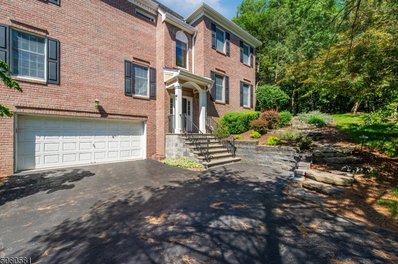 47 Spring Hill Cir, Wayne, NJ 07470-8426