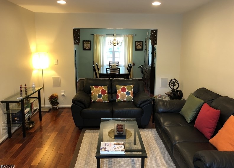 8 Nostrand Rd, Millstone, NJ 08844