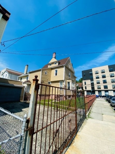 426 Bergen Ave, Jersey City, NJ 07304-2311