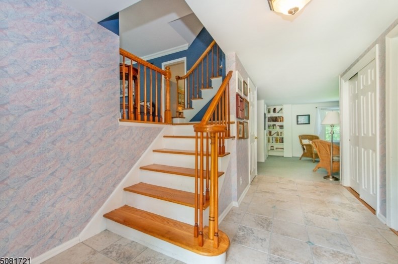 9 Alpine Dr, Wayne, NJ 07470-4201