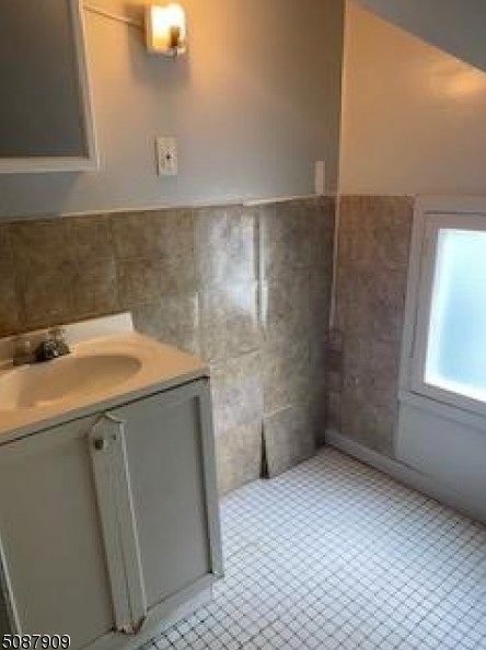 113 Lyon St #3, Paterson, NJ 07524