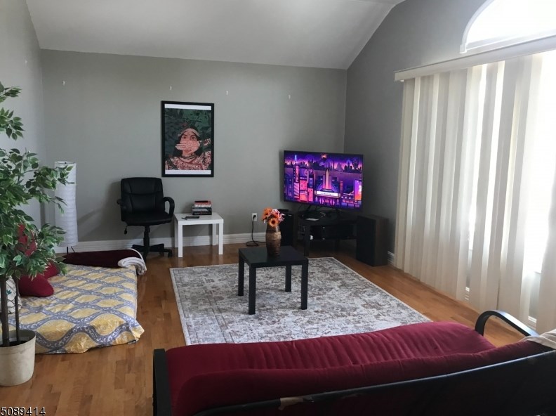 21 Sipp Ave, Clifton, NJ 07013