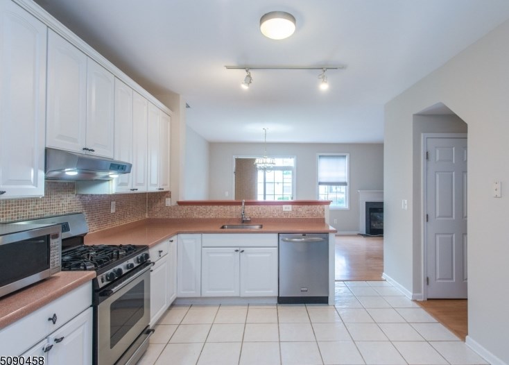 36 Carrington Pl, Clifton, NJ 07013-2659