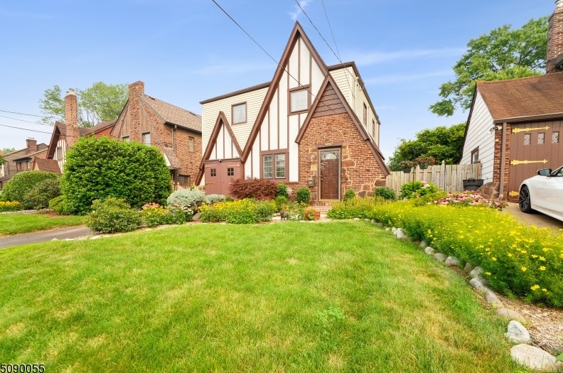 35 Windsor Rd, Clifton, NJ 07012-2010