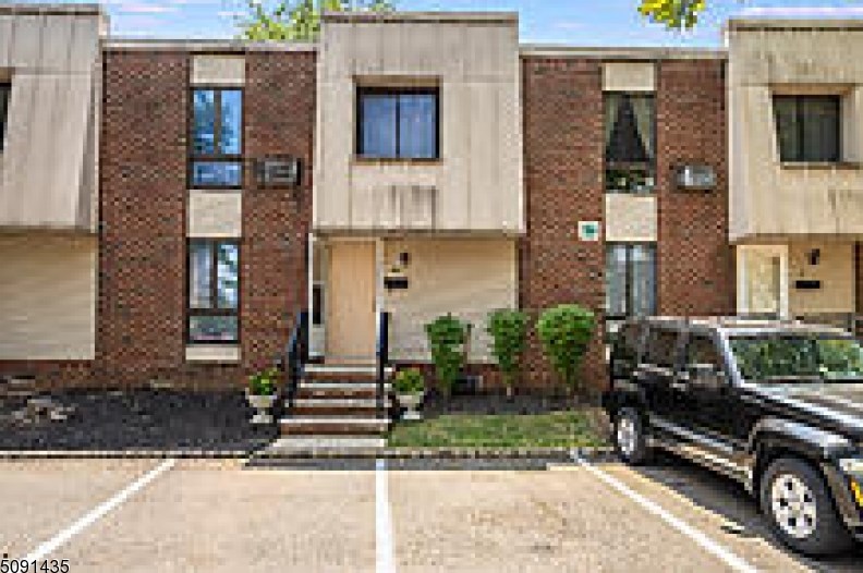 794 Eves Dr, Millstone, NJ 08844-5336
