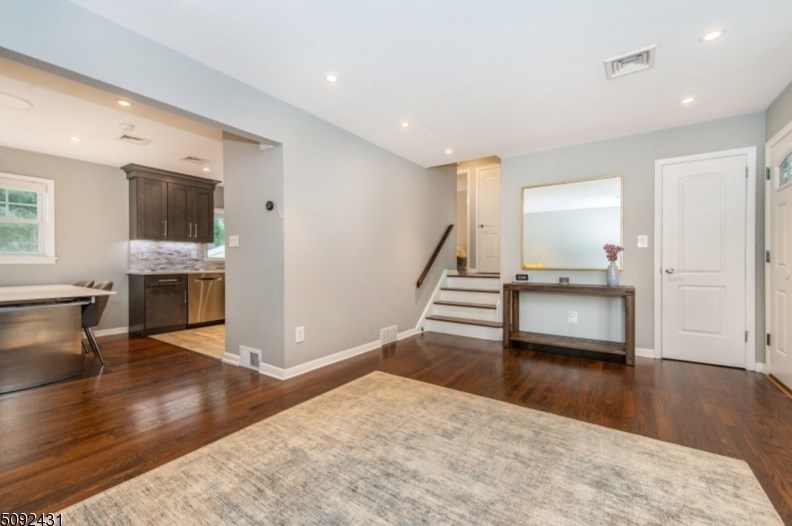 31 Lorraine Dr, Clifton, NJ 07012-1243