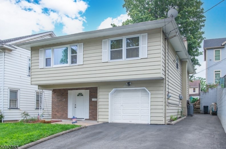 17 Dumont Ave, Clifton, NJ 07013-1006