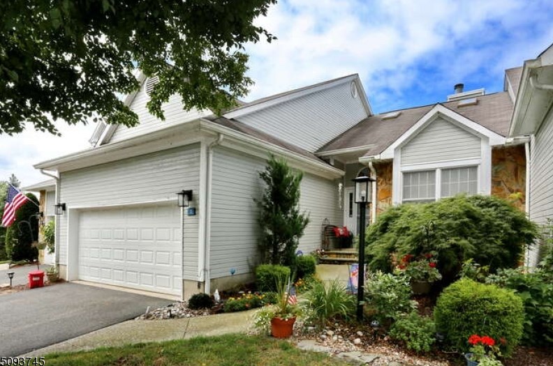 5 Worcester Dr, Wayne, NJ 07470-8411