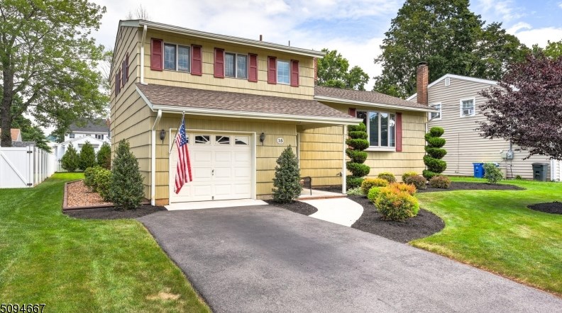15 Demond Pl, Millstone, NJ 08876-1733