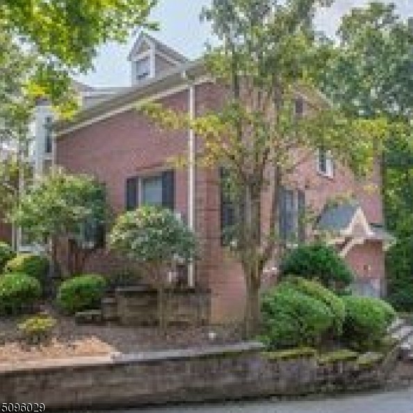 31 Spring Hill Cir, Wayne, NJ 07470-8426