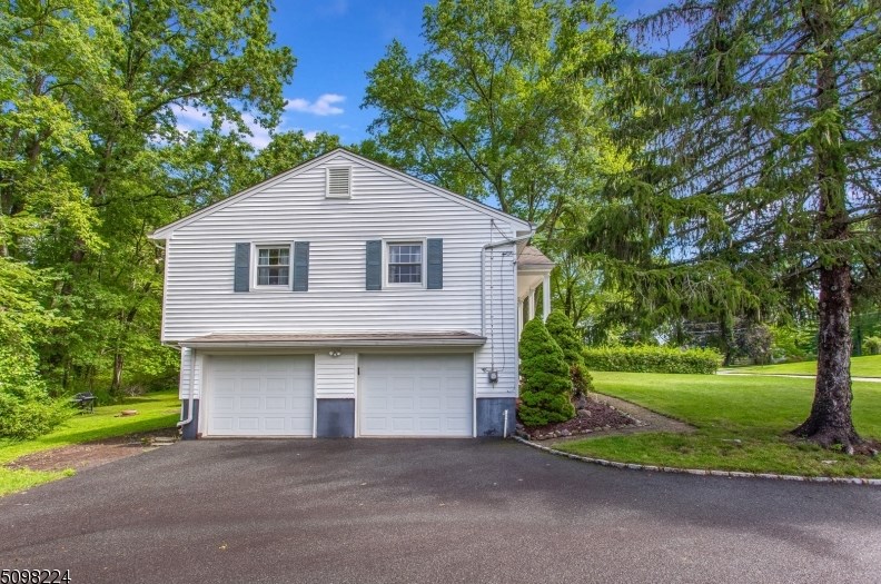 40 Woodcrest Rd, Whippany, NJ 07981