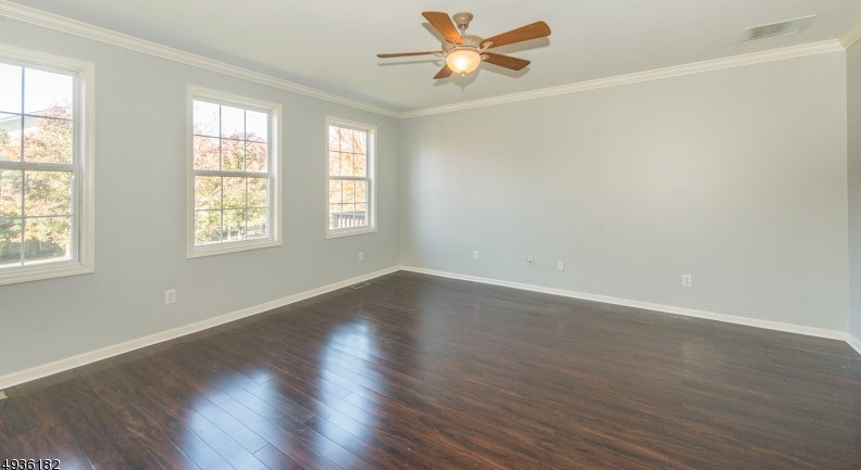28 Devonshire Dr, Clifton, NJ 07013-2661