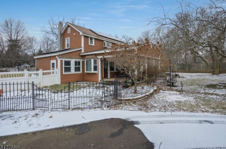 1498 Hamilton St, Franklin Township, NJ 08873