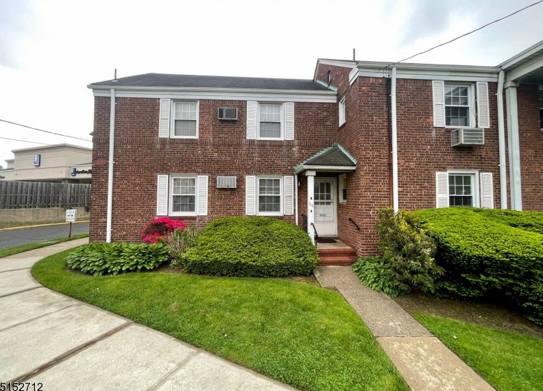 36 Elmwood Ct, Elmwood Park, NJ 07407-1727