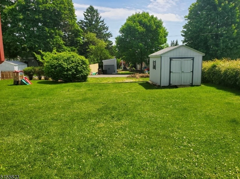 812 Sampson Ave, Delaware Park, NJ 08865-4442