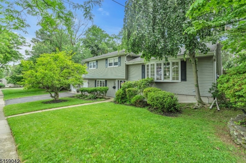 81 Birchwood Ter, Wayne, NJ 07470-3461