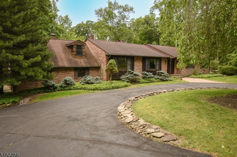 2 Deer Run, Hardwick, NJ 07825-9315