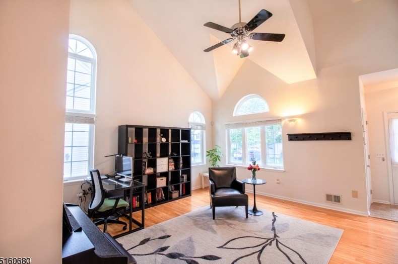 20 Stapleton Ct, Bridgewater, NJ 08807
