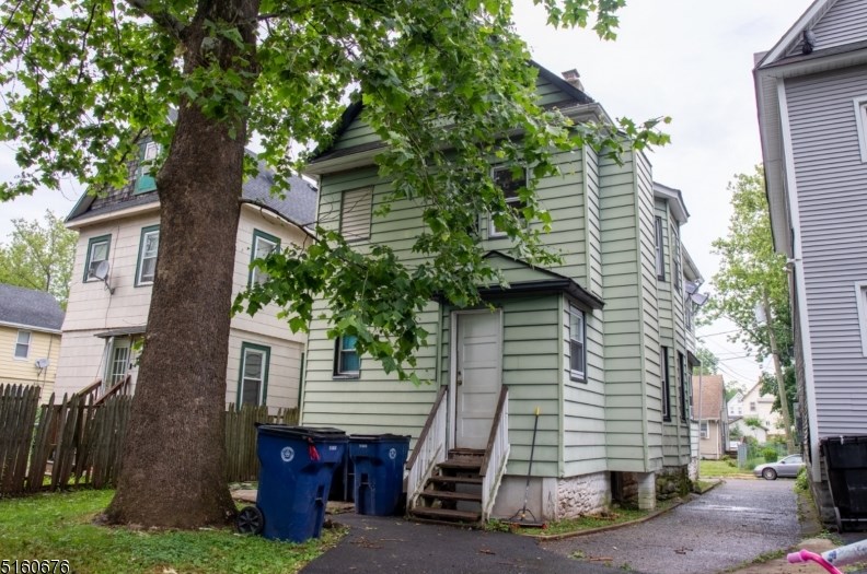 346 Halsey St, Plainfield, NJ 07063-1333