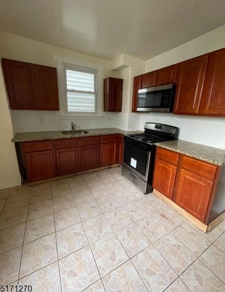 104 9th Ave W, Newark, NJ 07107