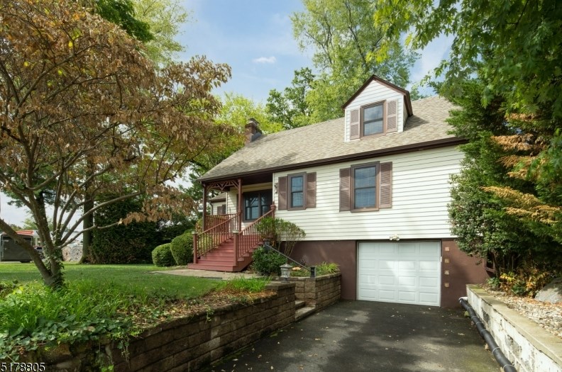 8 Brooklake Rd, Madison, NJ 07940