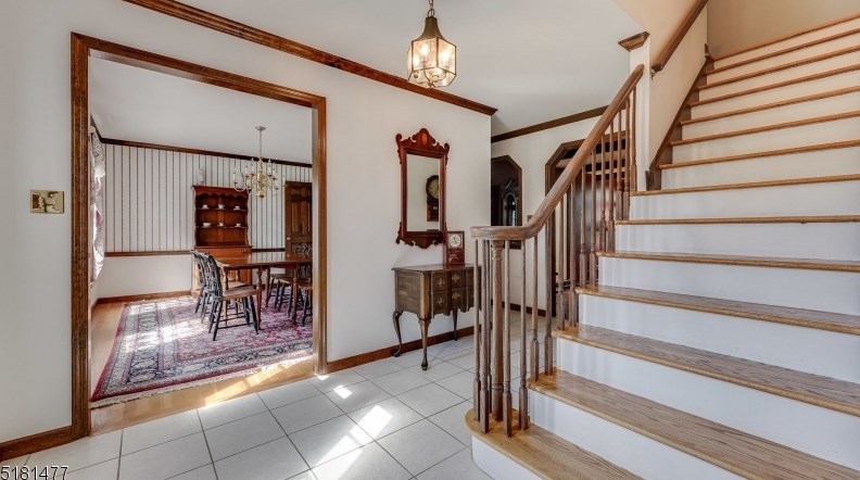 16 Arrowhead Dr, Branchburg, NJ 08853