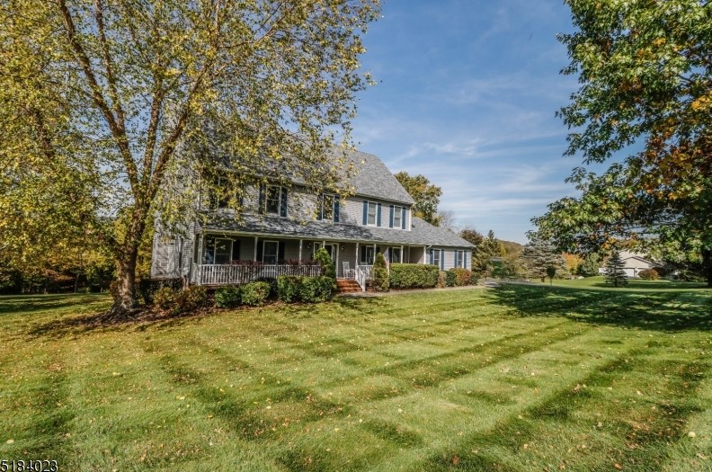 16 Rolling Hills Way, Port Murray, NJ 07865