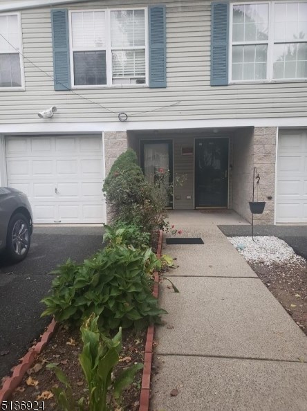 2 Carmella Ct, Newark, NJ 07104-3056