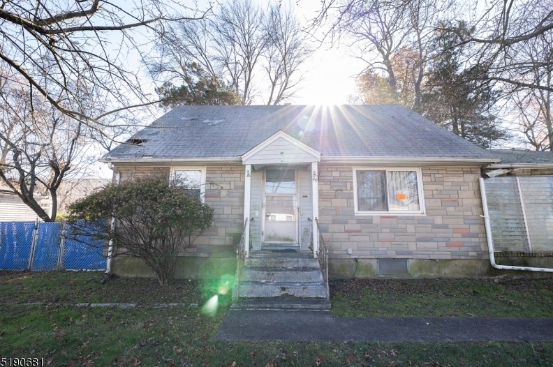 44 Barnsdale Rd, Wayne, NJ 07470-7302
