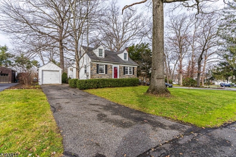69 Chestnut Dr, Wayne, NJ 07470-5712