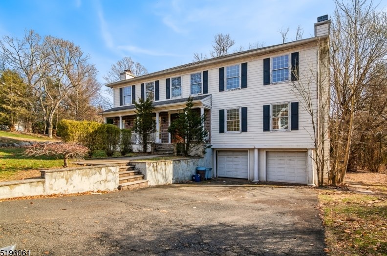 90 Lawn St, Park Ridge, NJ 07656-1148