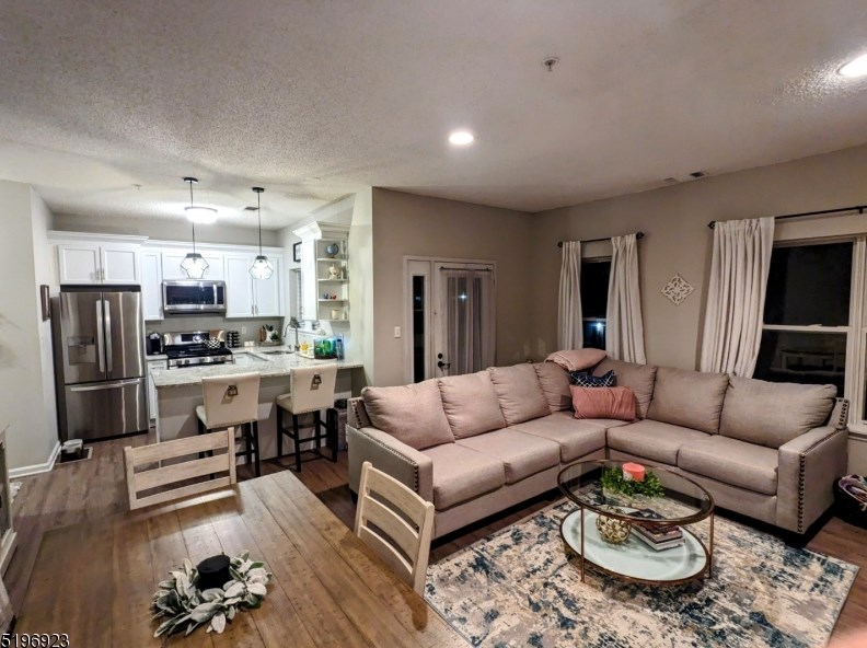 320 Brittany Dr, Wayne NJ  07470-3288 exterior