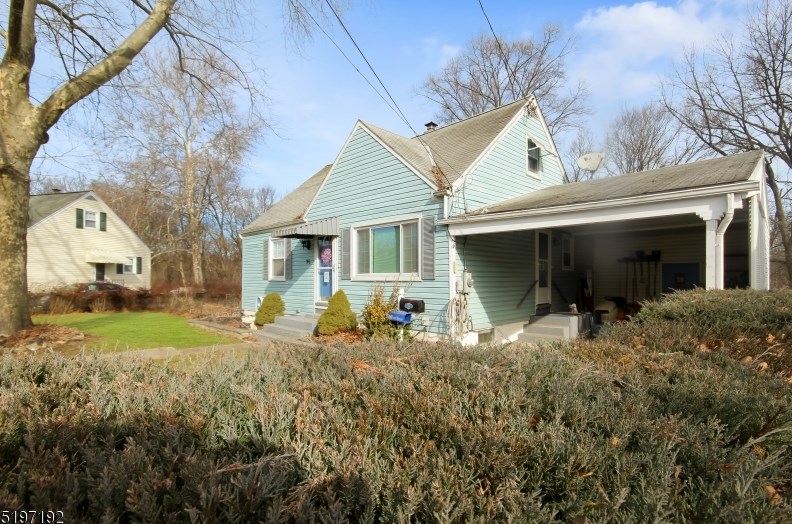 95 Riverview Rd, Delaware Park, NJ 08865-3542