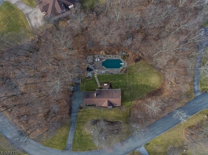 31 Stonehedge Dr, Hardyston, NJ 07460-1101