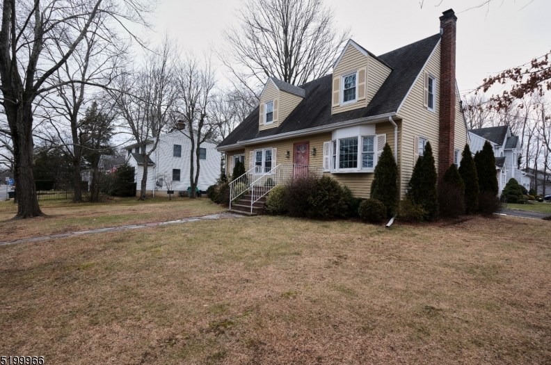 56 Park Ave, Berkeley Heights, NJ 07922-1456