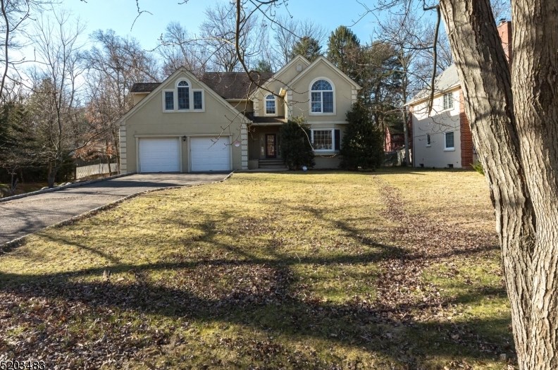 8 Ashland St, West Caldwell, NJ 07006-6102
