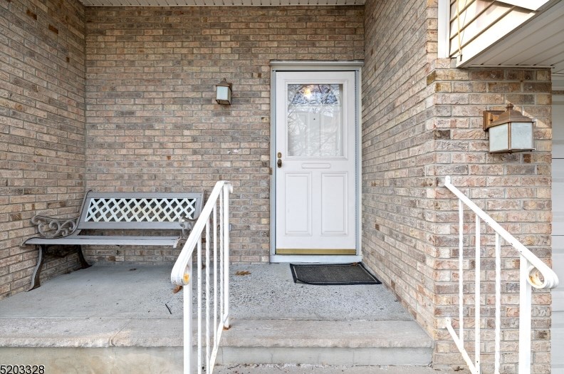 55 Parkside Ct, Wayne, NJ 07470-4031