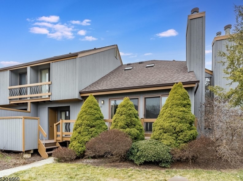 23 Chestnut Ct, Basking Ridge, NJ 07920-3108