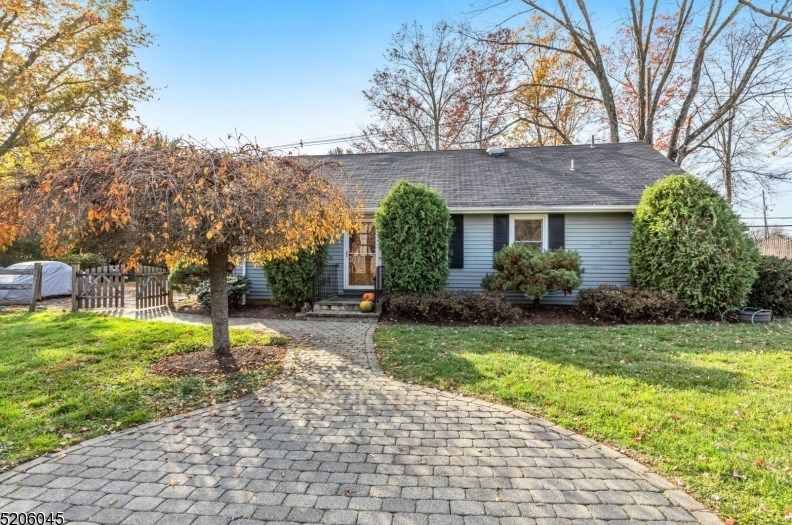 8 Acken Rd, Basking Ridge, NJ 07920-2701